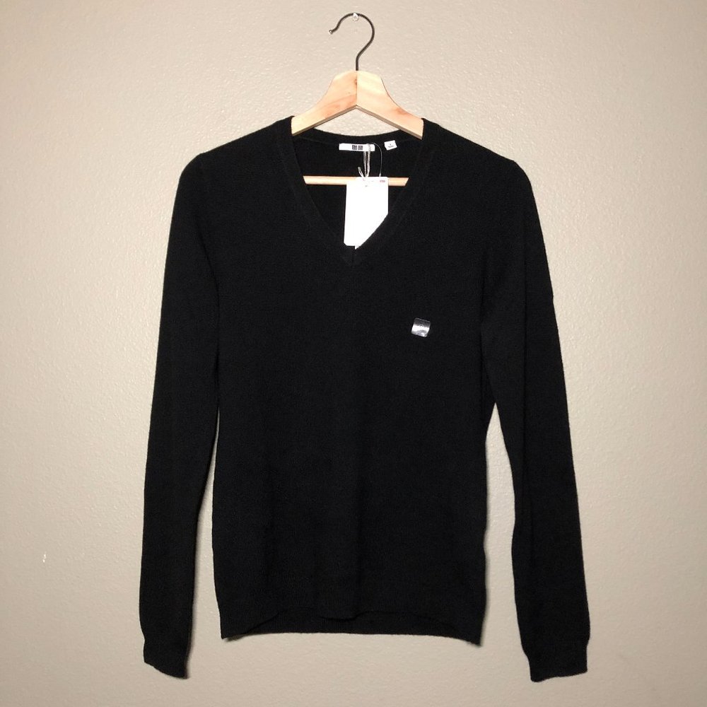 Uniqlo Cashmere V-Neck Sweater